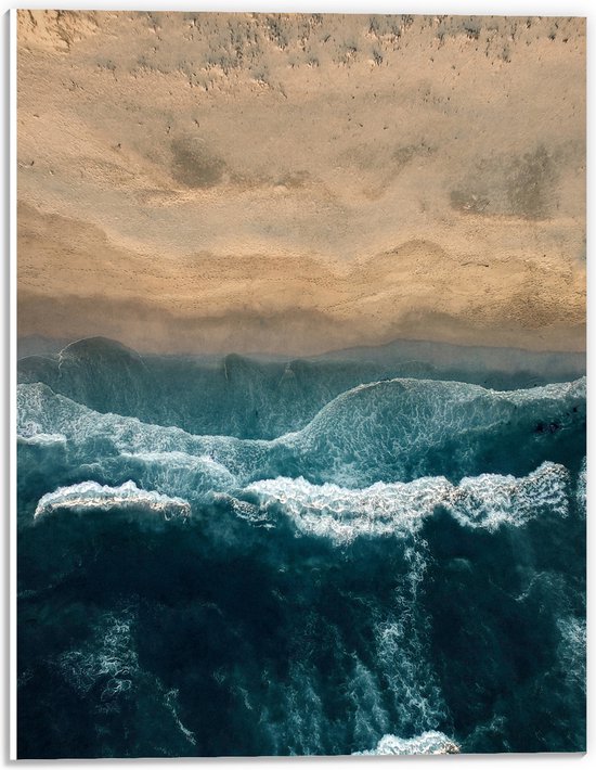 WallClassics - PVC Schuimplaat- Golvende Zee en Strand van Boven - 30x40 cm Foto op PVC Schuimplaat