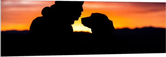 WallClassics - Acrylglas - Silhouet van Man met Muts met Zijn Hond - 150x50 cm Foto op Acrylglas (Met Ophangsysteem)