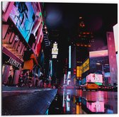 Dibond - Plein Times Square in Nacht - 50x50 cm Foto op Aluminium (Wanddecoratie van metaal)