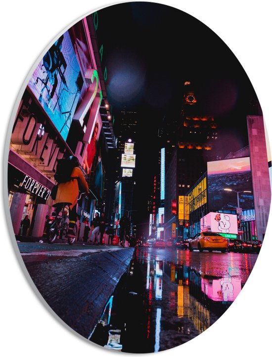 PVC Schuimplaat Ovaal - Plein Times Square in Nacht - 21x28 cm Foto op Ovaal (Met Ophangsysteem)