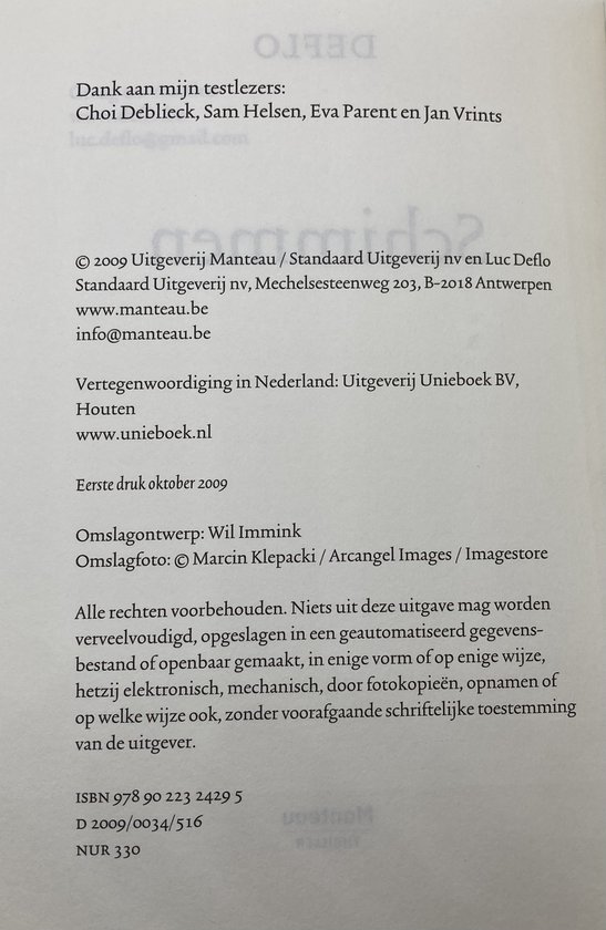 Boekpagina met dankbetuigingen, uitgeverij en copyright details voor "Schimmen".