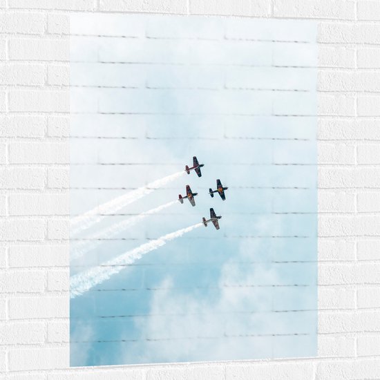 WallClassics - Muursticker - Vier Zweefvliegtuigen met Witte Rook - 70x105 cm Foto op Muursticker