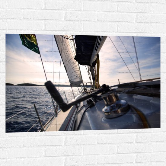 WallClassics - Muursticker - Dek van Witte Boot op de Grote Zee - 105x70 cm Foto op Muursticker