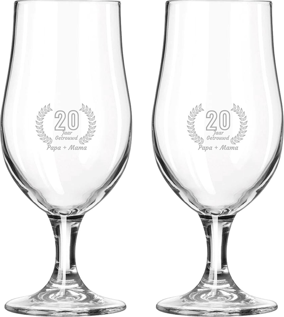 Gegraveerde set bierglazen op voet 49cl Papa + Mama 20 jaar getrouwd