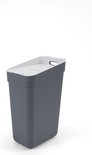 Poubelle gris foncé avec couvercle blanc incliné et poignées latérales.