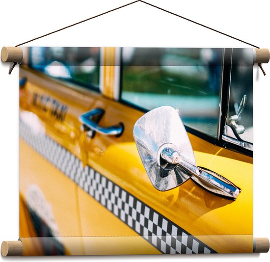 WallClassics - Textielposter - Close-up van Spiegel aan Gele Schoolbus - 40x30 cm Foto op Textiel