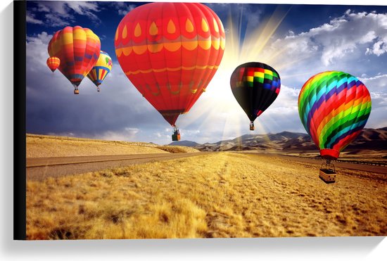 WallClassics - Canvas - Groep Luchtballonnen in Verschillende Kleuren boven Droog Landschap - 60x40 cm Foto op Canvas Schilderij (Wanddecoratie op Canvas)