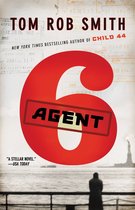 Boek "Agent 6" van Tom Rob Smith. Grote rode "6" met zwarte tekst "AGENT" erin. Achtergrond van documenten en de skyline van New York.
