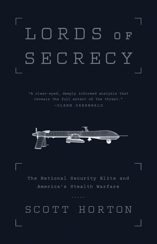 Boekcover met de titel LORDS OF SECRECY, een afbeelding van een drone en de tekst 'The National Security Elite and America's Stealth Warfare' door Scott Horton.