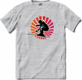 Skiër In The Sky | Skiën - Bier - Winter sport - T-Shirt - Unisex - Donker Grijs - Gemêleerd - Maat M