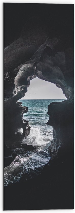 Dibond - Uitkijk op Zee vanuit Smalle Grot - 30x90 cm Foto op Aluminium (Met Ophangsysteem)