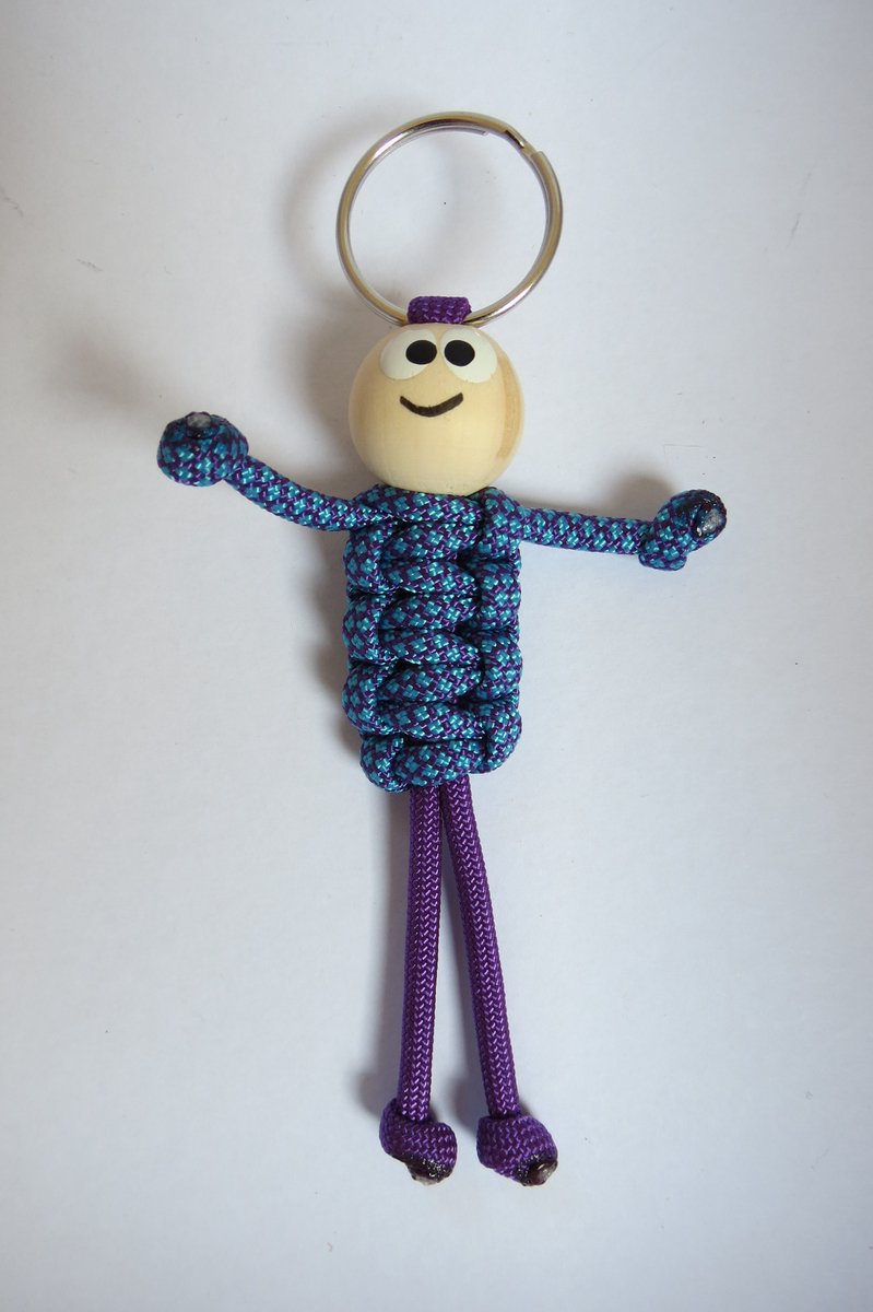Gelukspoppetje Blauw met Paarse Beentjes Sleutelhanger