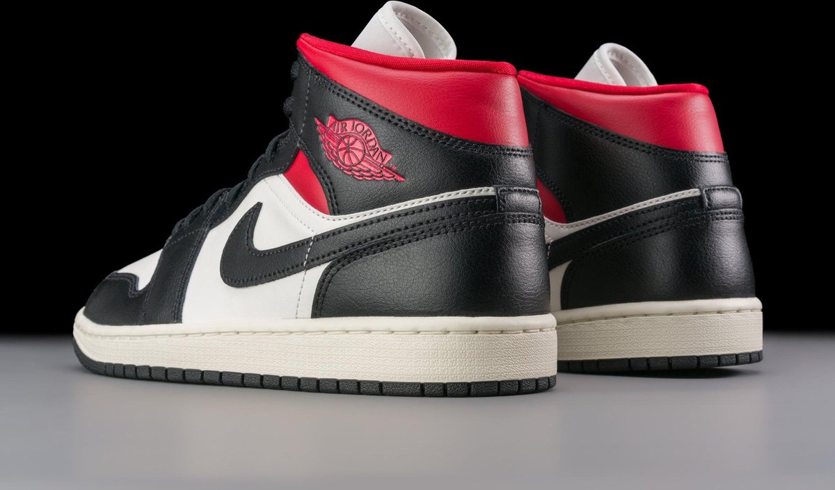 Air Jordan 1 Mid Gym Red Panda - Maat 37.5 - Rood - Schoenen -Doos zonder  deksel | bol