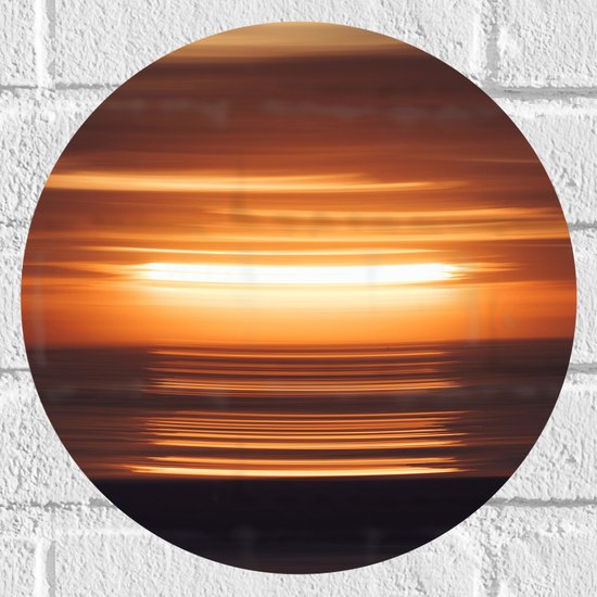 WallClassics - Muursticker Cirkel - Wazige Zonsondergang - 30x30 cm Foto op Muursticker