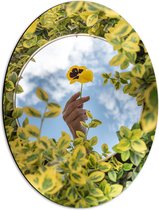 WallClassics - Dibond Ovaal - Het Spiegelbeeld van een Gele Bloem - 42x56 cm Foto op Ovaal (Met Ophangsysteem)