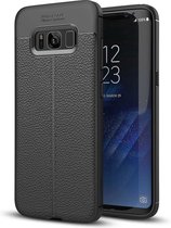 Cadorabo Hoesje geschikt voor Samsung Galaxy S8 in Diep Zwart - Beschermhoes gemaakt van TPU siliconen met edel kunstleder applicatie Case Cover Etui