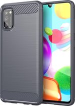 Cadorabo Hoesje geschikt voor Samsung Galaxy A41 in BRUSHED GRIJS - Beschermhoes van flexibel TPU siliconen in roestvrij staal-carbonvezel look Case Cover