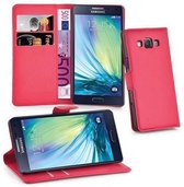 Cadorabo Hoesje geschikt voor Samsung Galaxy J5 2015 in KARMIJN ROOD - Beschermhoes met magnetische sluiting, standfunctie en kaartvakje Book Case Cover Etui
