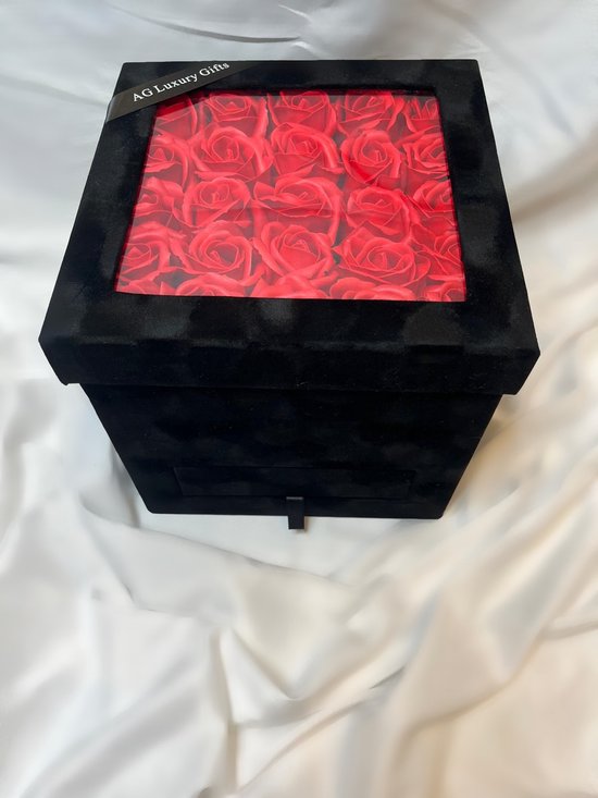 AG Luxurygifts flower box - rozen box - Valentijnsdag - liefde - cadeau - rozen - Moederdag cadeau - soap roses - velvet