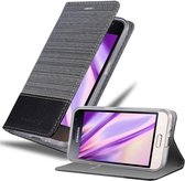 Cadorabo Hoesje voor Samsung Galaxy J1 2016 in GRIJS ZWART - Beschermhoes met magnetische sluiting, standfunctie en kaartvakje Book Case Cover Etui