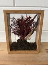 droogbloemen boeket in houten frame met venster
