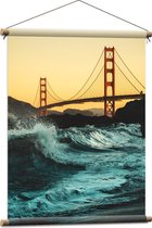 WallClassics - Textielposter - Wilde Zee bij Golden Gate Bridge in San Francisco - 60x80 cm Foto op Textiel