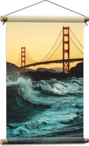WallClassics - Textielposter - Wilde Zee bij Golden Gate Bridge in San Francisco - 40x60 cm Foto op Textiel