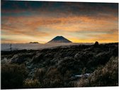 Acrylglas - Vulkaan in de Verte van Prachtitg Landschap - 100x75 cm Foto op Acrylglas (Wanddecoratie op Acrylaat)