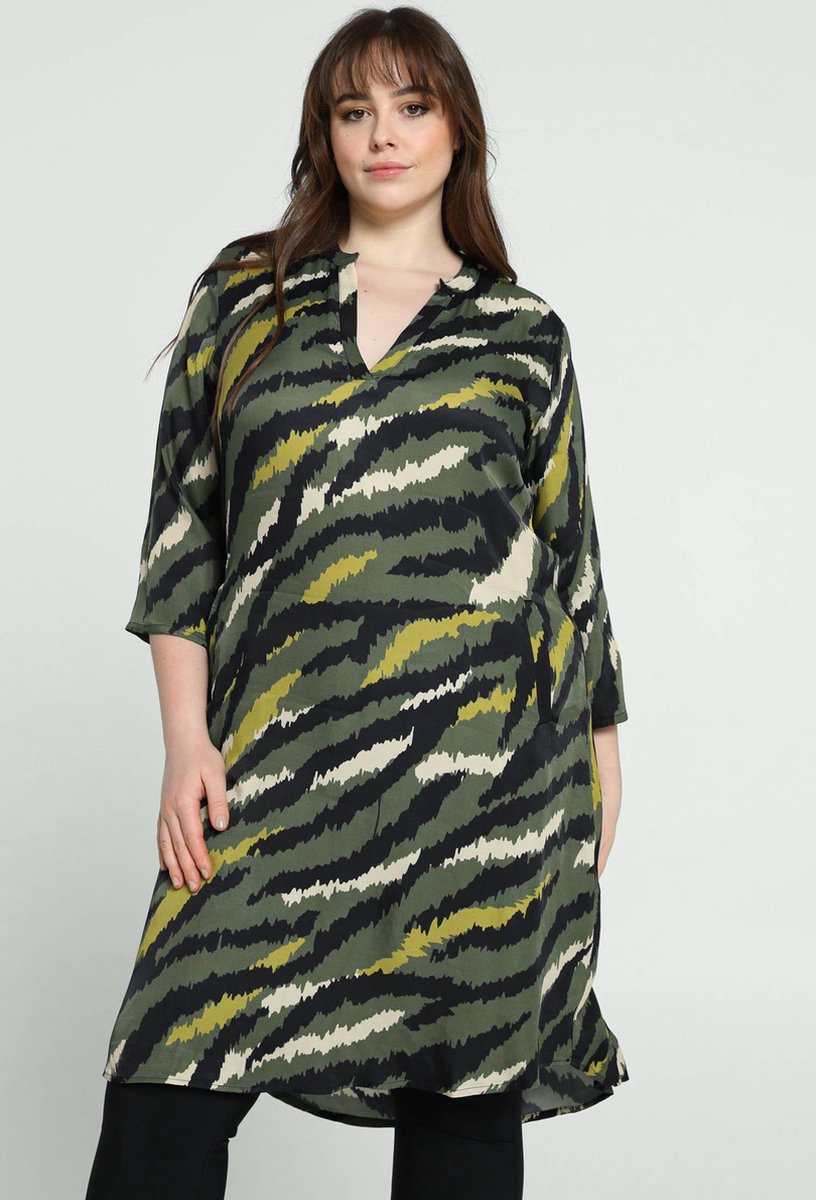 Promiss Korte, satijnen jurk met camouflageprint