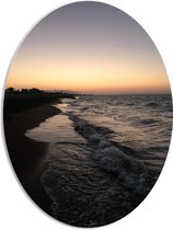PVC Schuimplaat Ovaal - Golvende Zee met Zonsondergang - 51x68 cm Foto op Ovaal (Met Ophangsysteem)