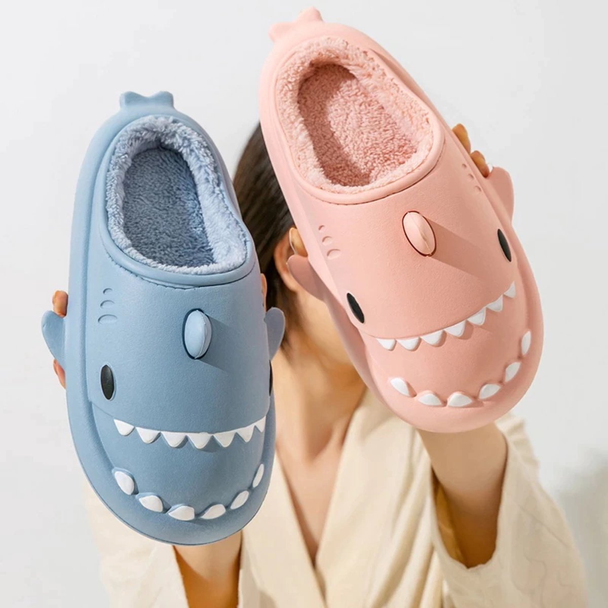 SHARKYSLIDES - Slippers - Haaislippers - Tiktoktrend - Winteredition - Blauw maat 36/37