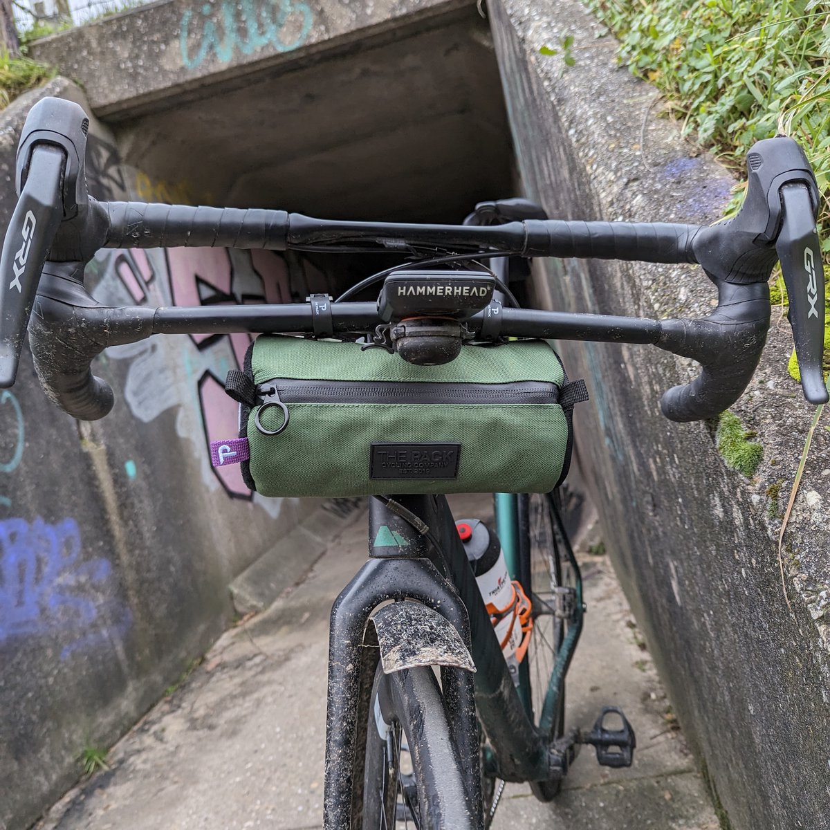 The Pack Snack Bag Forest Green | Stuurtas - Bikepacking - 2L - Stevig materiaal - Zachte binnenzijde - Waterafstotend - Gravelbike