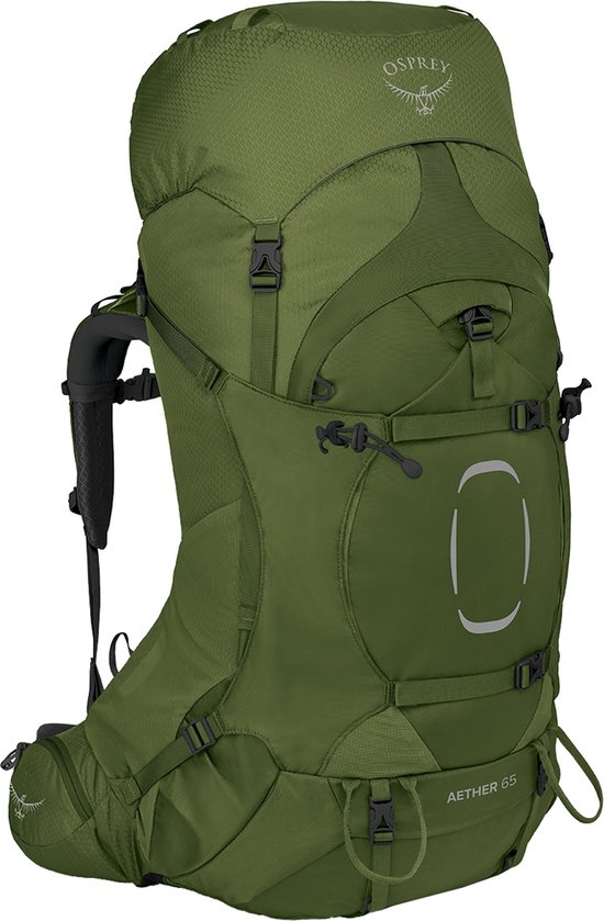 Groene Osprey Aether 65 rugzak met verstelbare banden en reflecterende details.