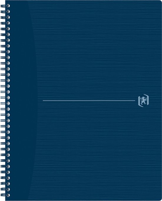 Donkerblauw A4+ notitieboek met spiraalbinding, fijne horizontale lijntjes en een subtiel logo.