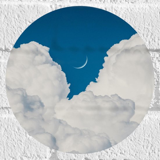 WallClassics - Muursticker Cirkel - Smalle Maan bij Wolken Overdag - 20x20 cm Foto op Muursticker