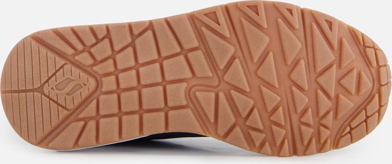 Zool van een blauwe Skechers sneaker met een bruin, geometrisch profiel.