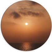 WallClassics - Dibond Muurcirkel - Zon boven de Zee met oranje Lucht - 70x70 cm Foto op Aluminium Muurcirkel (met ophangsysteem)