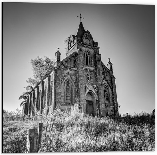 WallClassics - Dibond - Kathedraal op het Platteland - 50x50 cm Foto op Aluminium (Met Ophangsysteem)