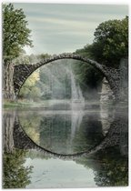 WallClassics - Acrylglas - Brug in het Kromlau-azalea- en Rododendronpark, Duitsland - 40x60 cm Foto op Acrylglas (Met Ophangsysteem)