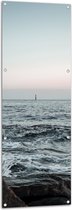 WallClassics - Tuinposter – Golven over de Zee onder Zachte Lucht - 50x150 cm Foto op Tuinposter (wanddecoratie voor buiten en binnen)
