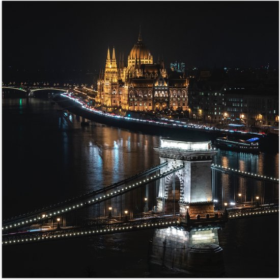 WallClassics - Poster (Mat) - Kettingbrug in Hongarije - 80x80 cm Foto op Posterpapier met een Matte look