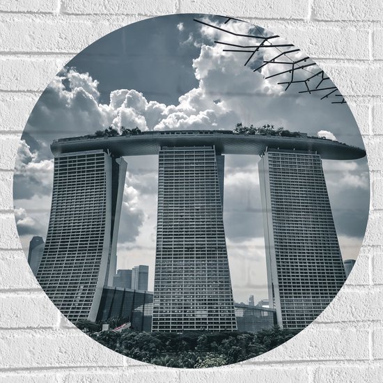 WallClassics - Muursticker Cirkel - Marina Bay Sands Hotel - Singapore - 70x70 cm Foto op Muursticker