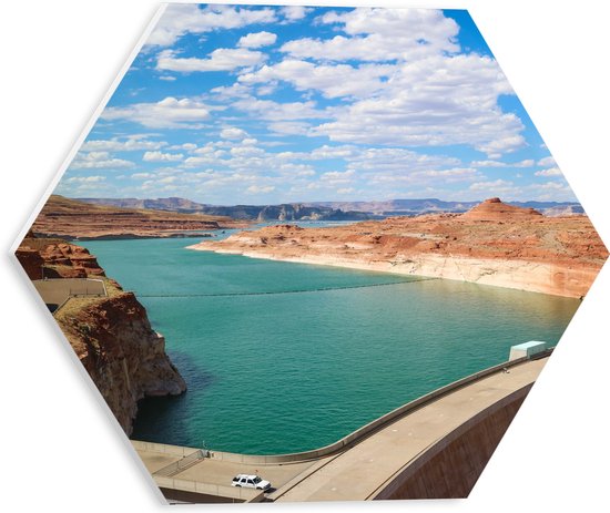 PVC Schuimplaat Hexagon - Dam met uitzicht op mooi Landschap - 30x26.1 cm Foto op Hexagon (Met Ophangsysteem)