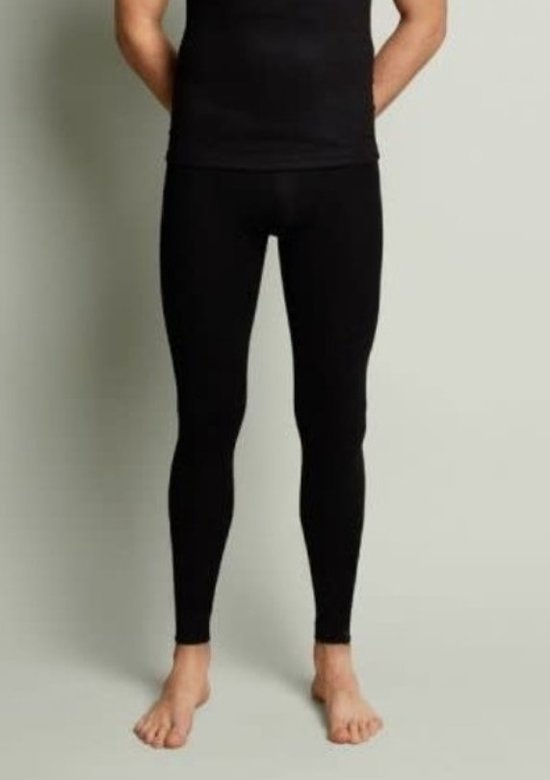 Man met zwarte thermo broek, voorkant.
