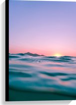WallClassics - Canvas - De Kalme Zee met Paarskleurige Lucht - 40x60 cm Foto op Canvas Schilderij (Wanddecoratie op Canvas)