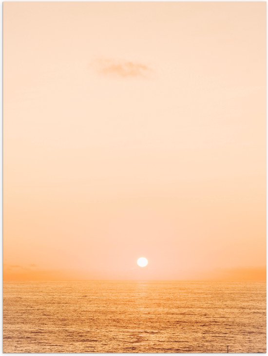 WallClassics - Poster Glanzend – Mistige Zonsondergang boven Zee - 75x100 cm Foto op Posterpapier met Glanzende Afwerking