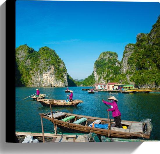 Canvas - Bootjes in de Baai - Vietnam - 30x30 cm Foto op Canvas Schilderij (Wanddecoratie op Canvas)