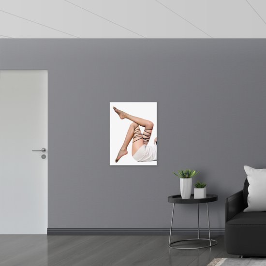 Poster (Mat) - Benen van Vrouw in Netpanty - 60x80 cm Foto op Posterpapier met een Matte look