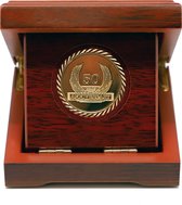 coinsandawards.com - Jubileummunt - 50 jaar -goud - houten geschenkdoos