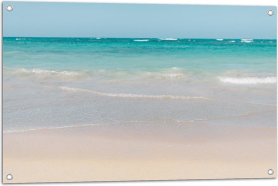 WallClassics - Tuinposter – Wit Strand met Helderblauwe Oceaan - 90x60 cm Foto op Tuinposter (wanddecoratie voor buiten en binnen)